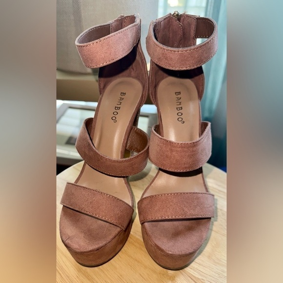 Brown Suede and Metallic Gold Trimmed Bamboo Platform Heels Size 6 - Picture 2 of 4